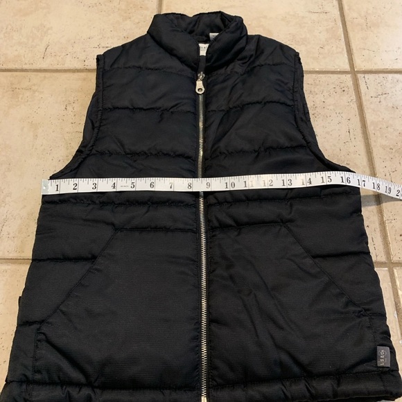 Levi Strauss & Co. Black Quilted Puffer Vest - Women's Size Small (S) - Picture 9 of 9